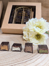 Charger l'image dans la galerie, Écrin de bonbons pralinés